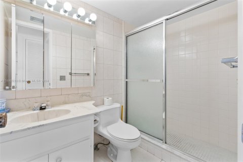 Condo in Pompano Beach, Florida, 2 bedrooms  № 924618 - photo 12