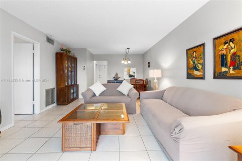 Copropriété à vendre à Pompano Beach, Floride: 2 chambres, 100.33 m2 № 924618 - photo 10