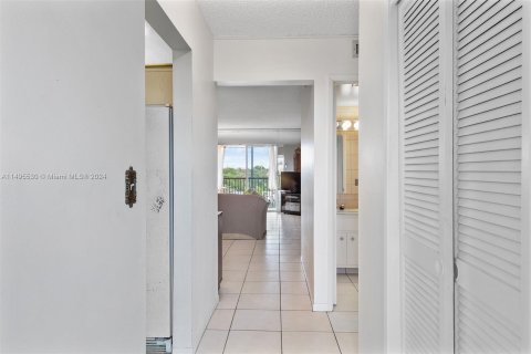 Copropriété à vendre à Pompano Beach, Floride: 2 chambres, 100.33 m2 № 924618 - photo 5