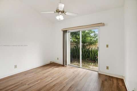 Townhouse in Dania Beach, Florida 3 bedrooms, 124.4 sq.m. № 1380204 - photo 14