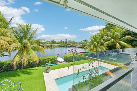 House in Miami, Florida 6 bedrooms, 321.63 sq.m. № 1380184 - photo 25