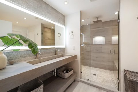 Casa en venta en Miami, Florida, 6 dormitorios, 321.63 m2 № 1380184 - foto 14