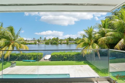 Villa ou maison à vendre à Miami, Floride: 6 chambres, 321.63 m2 № 1380184 - photo 4