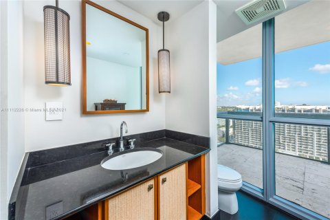 Apartment in Miami Beach, Florida 2 bedrooms, 118.82 sq.m. № 2585 - photo 9