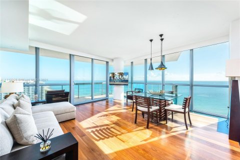 Apartment in Miami Beach, Florida 2 bedrooms, 118.82 sq.m. № 2585 - photo 1