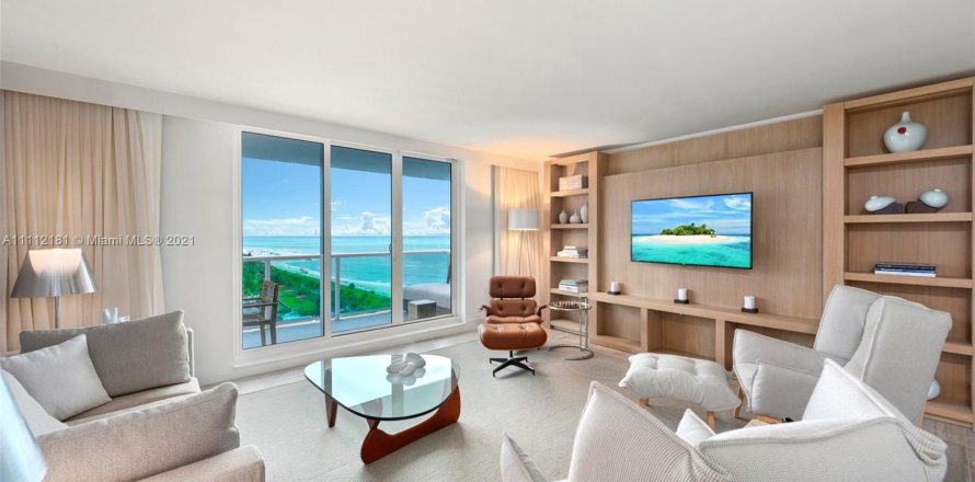 Apartment in Miami Beach, Florida 3 bedrooms, 181.35 sq.m. № 2582