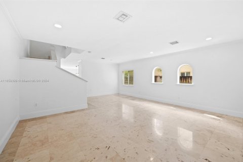 Adosado en venta en Miami, Florida, 3 dormitorios, 195.09 m2 № 1399132 - foto 8