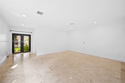 Adosado en venta en Miami, Florida, 3 dormitorios, 195.09 m2 № 1399132 - foto 7