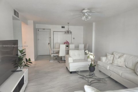 Condominio en venta en Hollywood, Florida, 2 dormitorios, 105.17 m2 № 1397743 - foto 2