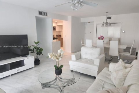 Condominio en venta en Hollywood, Florida, 2 dormitorios, 105.17 m2 № 1397743 - foto 14