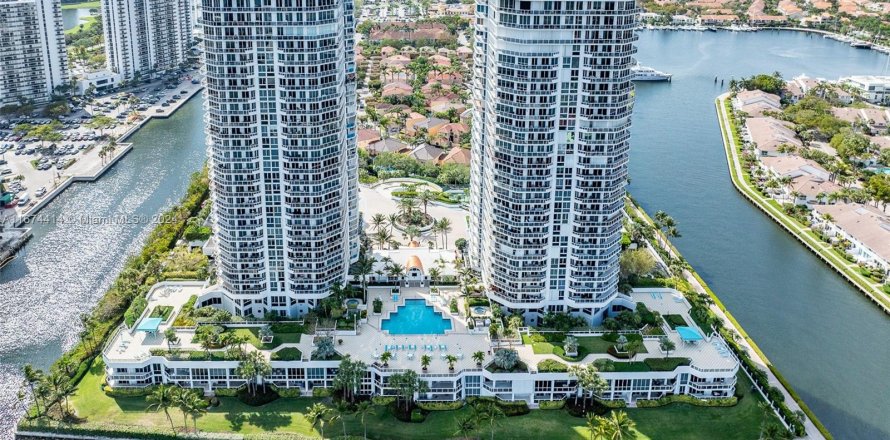 Condominio en Aventura, Florida, 2 dormitorios  № 1397789