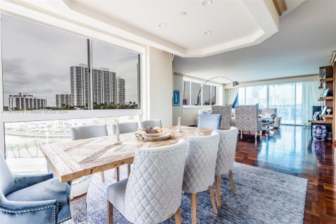 Condominio en venta en Aventura, Florida, 2 dormitorios, 208.1 m2 № 1397789 - foto 8