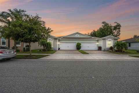 Townhouse in Saint Cloud, Florida 3 bedrooms, 136.85 sq.m. № 1364003 - photo 2