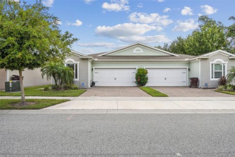 Townhouse in Saint Cloud, Florida 3 bedrooms, 136.85 sq.m. № 1364003 - photo 5