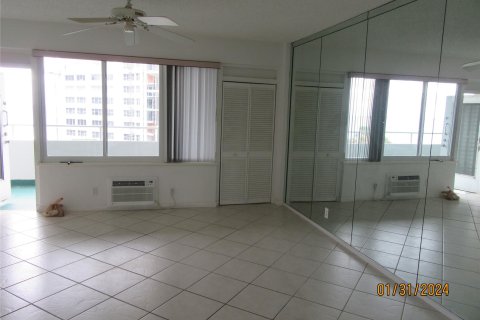 Condominio en venta en Fort Lauderdale, Florida, 1 dormitorio, 61.32 m2 № 1104564 - foto 12