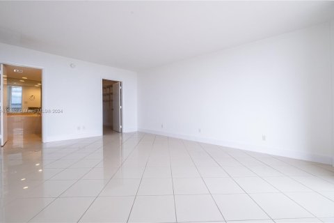 Condo in Miami Beach, Florida, 2 bedrooms  № 1234024 - photo 24