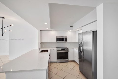 Condo in Miami Beach, Florida, 2 bedrooms  № 1234024 - photo 19