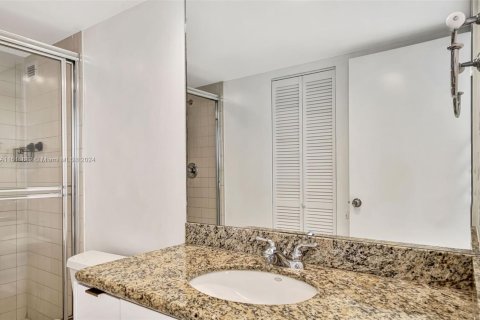 Condo in Miami Beach, Florida, 2 bedrooms  № 1234024 - photo 29