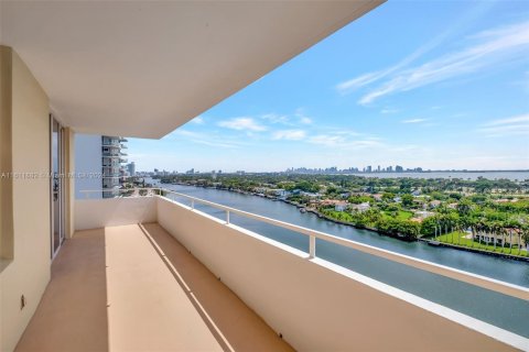 Condo in Miami Beach, Florida, 2 bedrooms  № 1234024 - photo 2