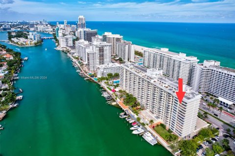 Condo in Miami Beach, Florida, 2 bedrooms  № 1234024 - photo 6