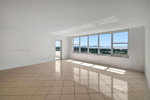 Condo in Miami Beach, Florida, 2 bedrooms  № 1234024 - photo 15