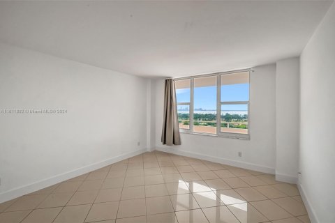 Condo in Miami Beach, Florida, 2 bedrooms  № 1234024 - photo 20