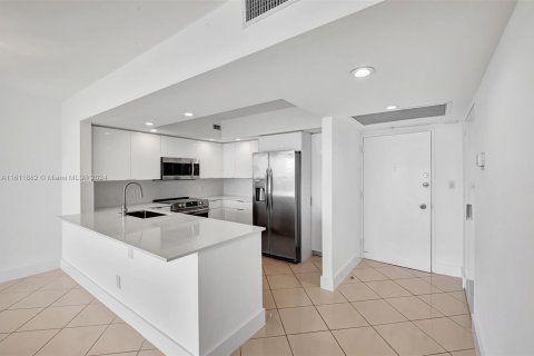 Condo in Miami Beach, Florida, 2 bedrooms  № 1234024 - photo 18