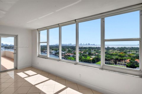 Condo in Miami Beach, Florida, 2 bedrooms  № 1234024 - photo 16