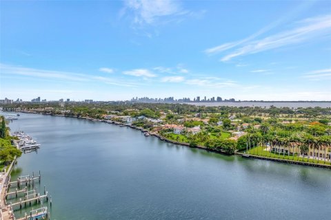 Condo in Miami Beach, Florida, 2 bedrooms  № 1234024 - photo 3