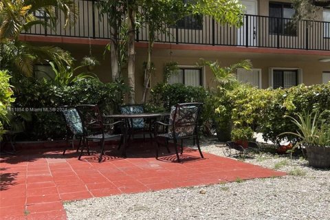 Condominio en venta en Hialeah, Florida, 2 dormitorios, 72.28 m2 № 1234021 - foto 16