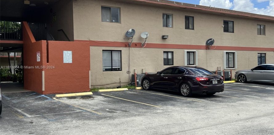 Condominio en Hialeah, Florida, 2 dormitorios  № 1234021