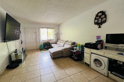 Condominio en venta en Hialeah, Florida, 2 dormitorios, 72.28 m2 № 1234021 - foto 6