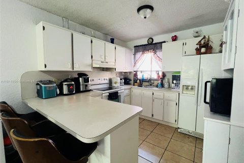 Condominio en venta en Hialeah, Florida, 2 dormitorios, 72.28 m2 № 1234021 - foto 8