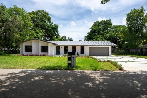 Villa ou maison à vendre à Palmetto Bay, Floride: 5 chambres, 256.22 m2 № 1234306 - photo 1