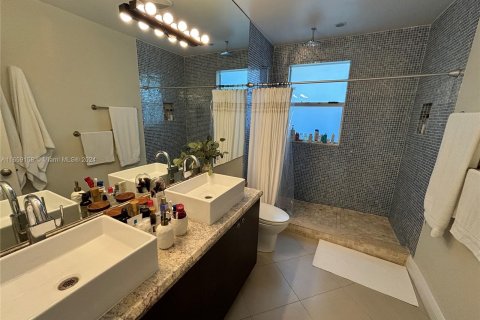 Casa en venta en Miami, Florida, 3 dormitorios, 145.48 m2 № 1364943 - foto 9