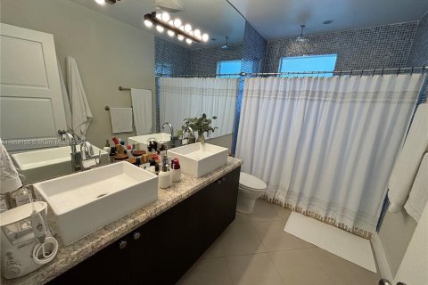 Casa en venta en Miami, Florida, 3 dormitorios, 145.48 m2 № 1364943 - foto 10