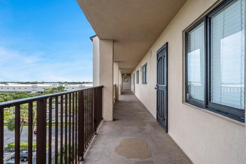 Copropriété à vendre à Pompano Beach, Floride: 2 chambres, 129.97 m2 № 976994 - photo 4