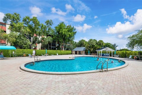 Copropriété à vendre à Pompano Beach, Floride: 2 chambres, 129.97 m2 № 976994 - photo 3