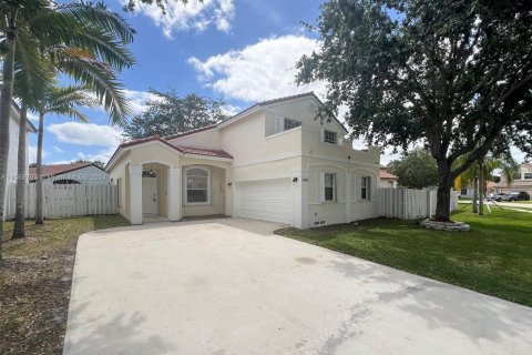 House in Pembroke Pines, Florida 4 bedrooms, 185.06 sq.m. № 1127216 - photo 4