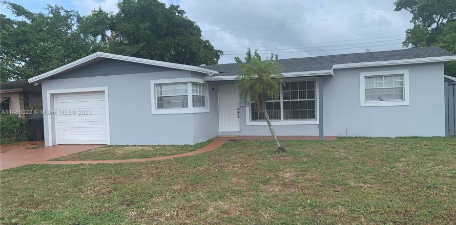 House in Lauderdale Lakes, Florida 3 bedrooms, 116.31 sq.m. № 837437
