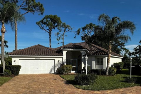 Купить виллу или дом в Пунта-Горда, Флорида 9 комнат, 153.57м2, № 867715 - фото 1