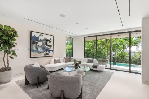 House in Miami Beach, Florida 5 bedrooms, 334.45 sq.m. № 1362654 - photo 5