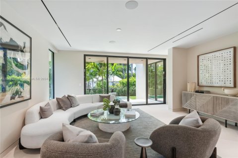 House in Miami Beach, Florida 5 bedrooms, 334.45 sq.m. № 1362654 - photo 6