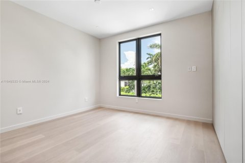 House in Miami Beach, Florida 5 bedrooms, 334.45 sq.m. № 1362654 - photo 28