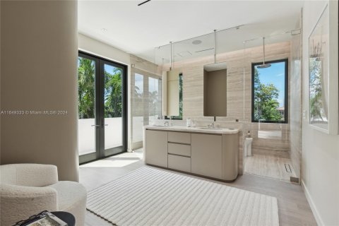 House in Miami Beach, Florida 5 bedrooms, 334.45 sq.m. № 1362654 - photo 19