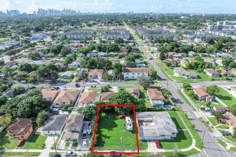 Terreno en venta en Miami, Florida № 1365370 - foto 9