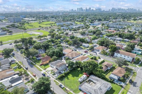 Terreno en venta en Miami, Florida № 1365370 - foto 8