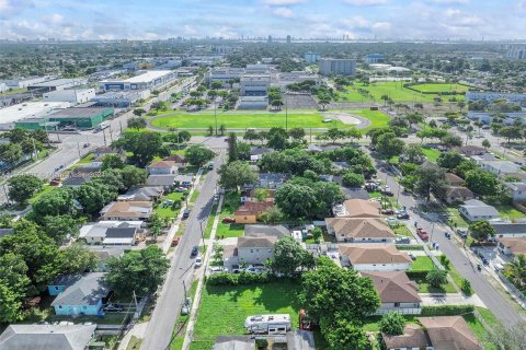 Terreno en venta en Miami, Florida № 1365370 - foto 6