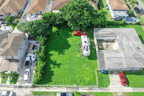 Terreno en venta en Miami, Florida № 1365370 - foto 18