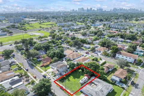 Terreno en venta en Miami, Florida № 1365370 - foto 7